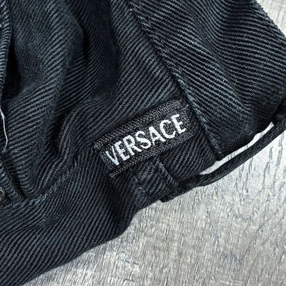 Versace Men’s Emblem Jeans Size 27/41
